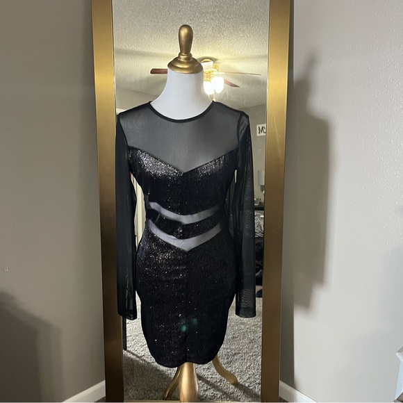 S|O|L|D❌FASHION NOVA Glitter Velvet mesh dress size M - Picture 3 of 6